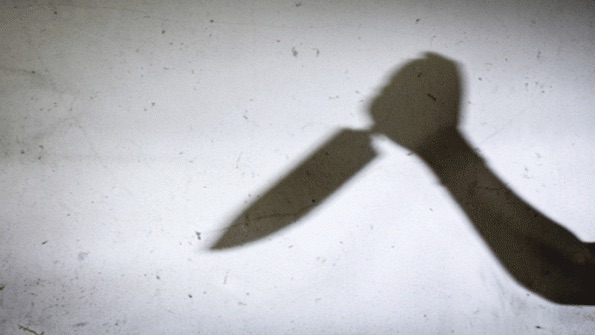 Gioca a volume troppo alto e il vicino lo accoltella