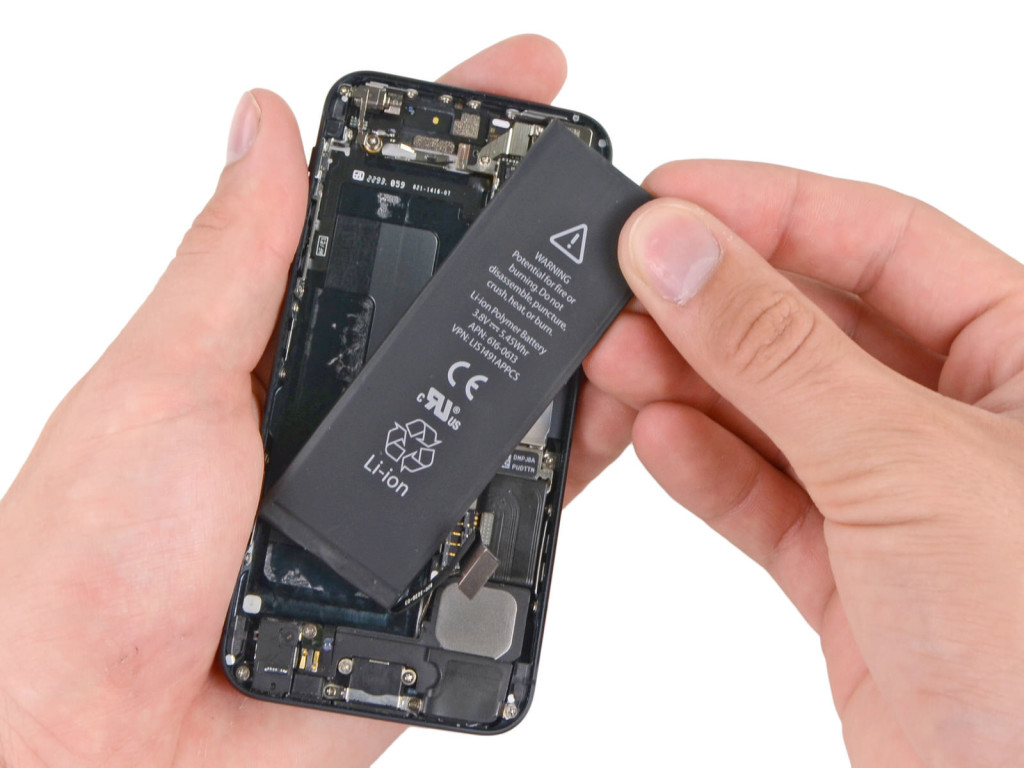 Apple sostituisce le batterie di iPhone a 29 euro anche se in salute