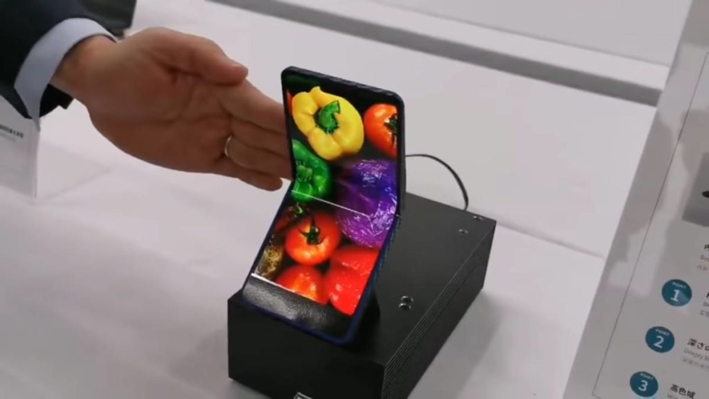 Sharp svela un nuovo smartphone pieghevole - immagine dell'articolo