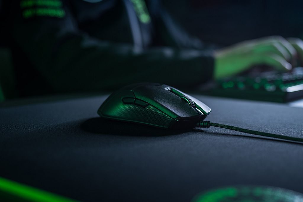 RAZER presenta il mouse Razer Viper - immagine dell'articolo