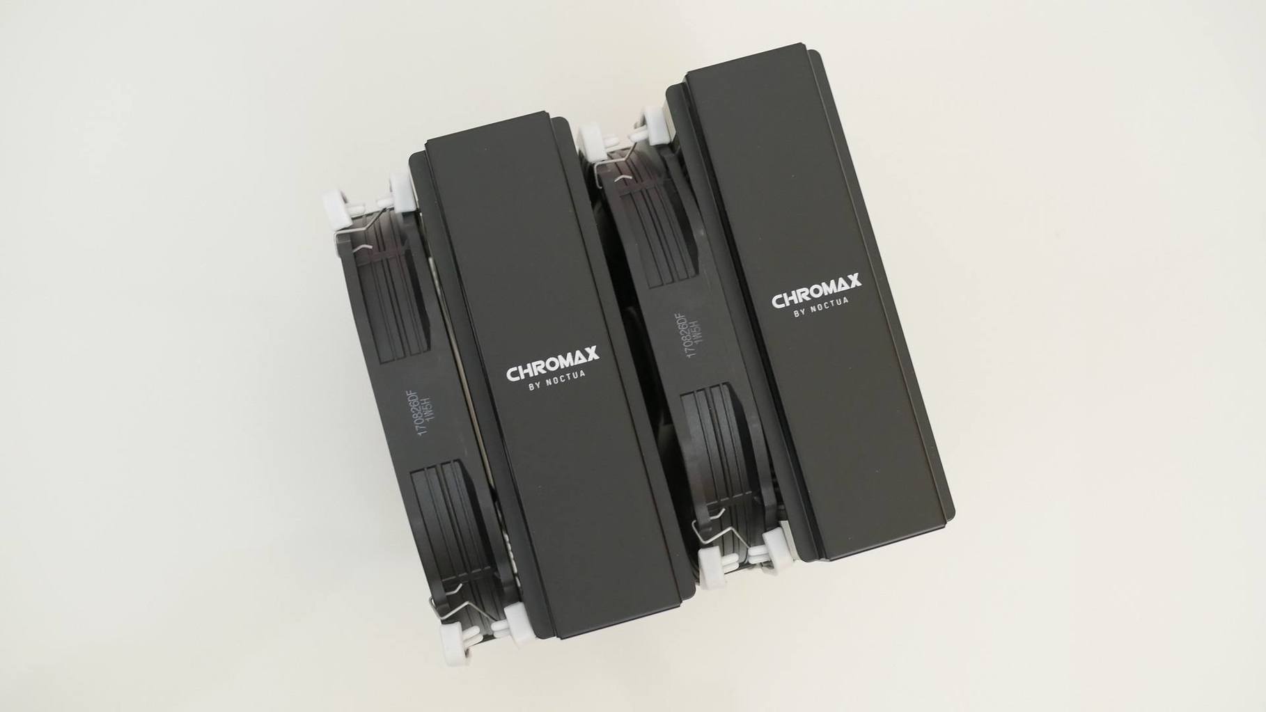 Noctua introduce i cooler chromax.black per CPU
