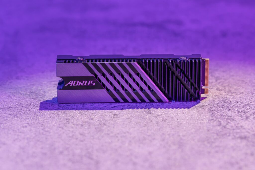 AORUS Gen4 7000s Prem 3