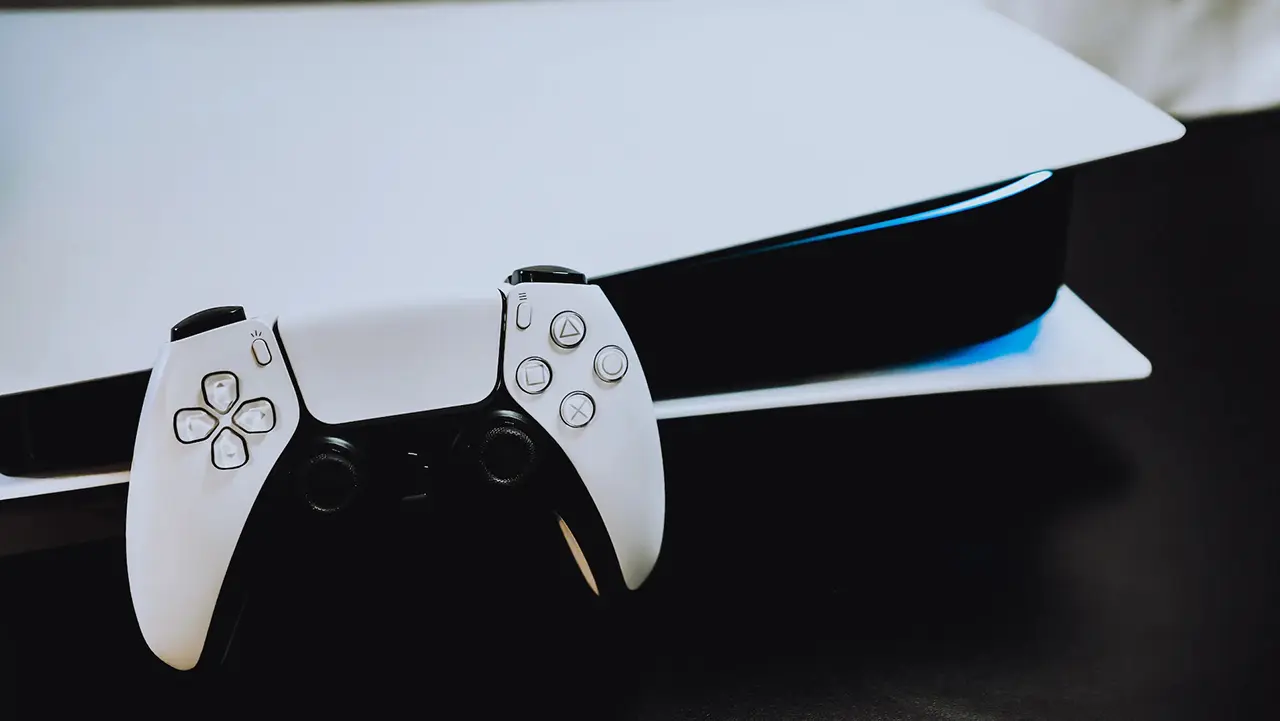 Secondo Microsoft, Sony sarebbe pronta a distribuire una PS5 Slim a partire da fine 2023