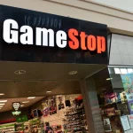 Gamestop chiude alcuni store e punta al Bitcoin