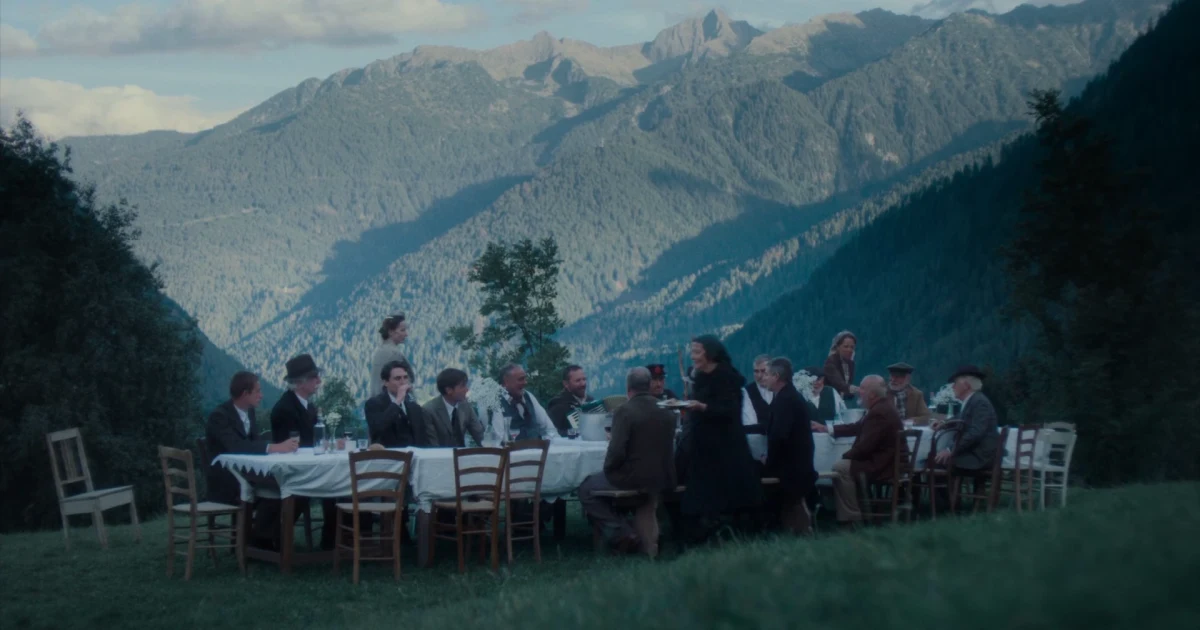 Il contrasto di dimensione fra uomo e natura qui ricorda le opere dei pittori fiamminghi