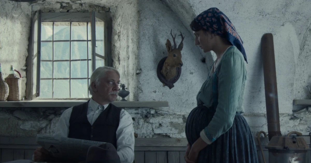 Il peso del film sta per lo più su Cesare, il padre di famiglia, e Lucia, la primogenita