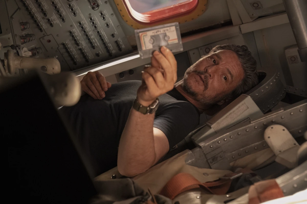 Per andare nello spazio serve l'elmetto e un uomo che ti ama come una figlia