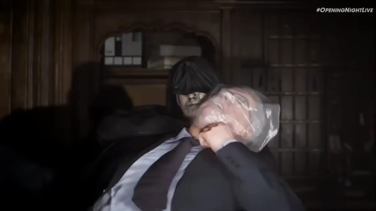 L'unica scena che abbiamo con l'uomo incappucciato