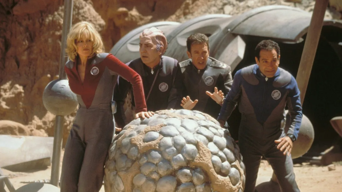 Il film si rivela sorprendentemente capace - ed è merito di script e regia, ma non solo - di raccontare una storia che rispetta profondamente i toni di Star Trek