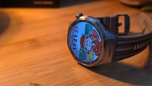 Uno smartwatch Huawei Watch GT6 Pro che spaventa