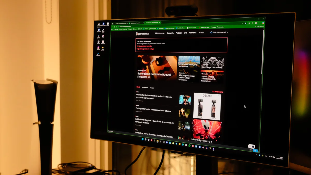 Vicino a PS5 Slim il Samsung Odyssey OLED G8 fa la sua ottima figura