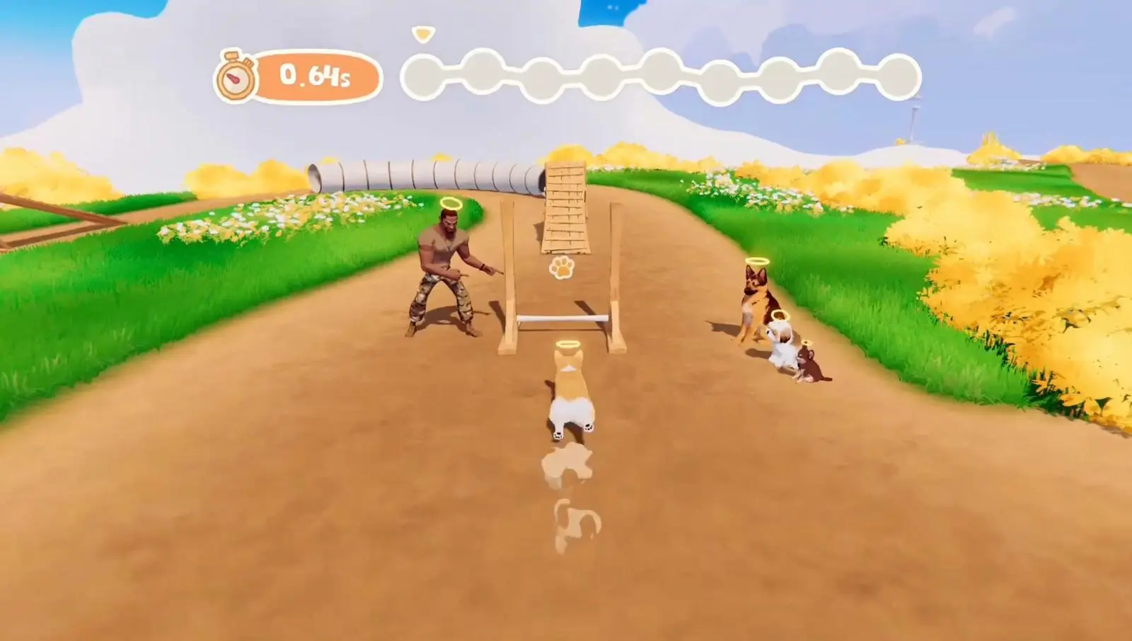 Un cucciolo corre verso un piccolo ostacolo in un percorso a tempo, accompagnato da un personaggio umano e altri due cani.