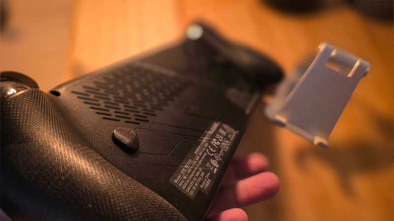 la pulsantiera sul retro di rog xbox ally x foto di top games andrea volpi