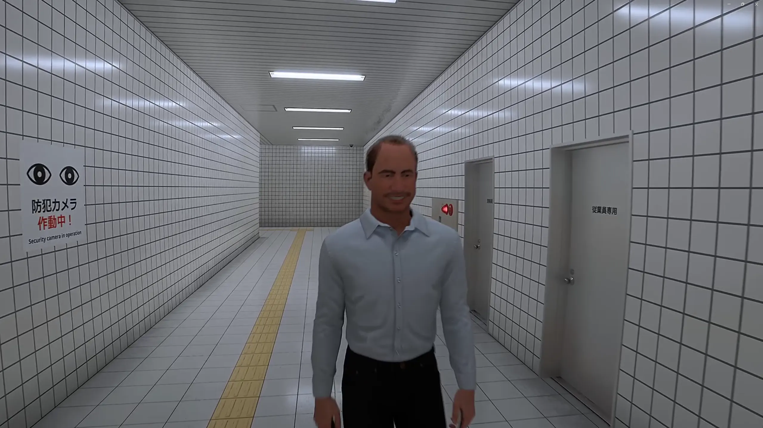 Personaggio in piedi al centro di un corridoio piastrellato, con segnaletica e porte sui lati.