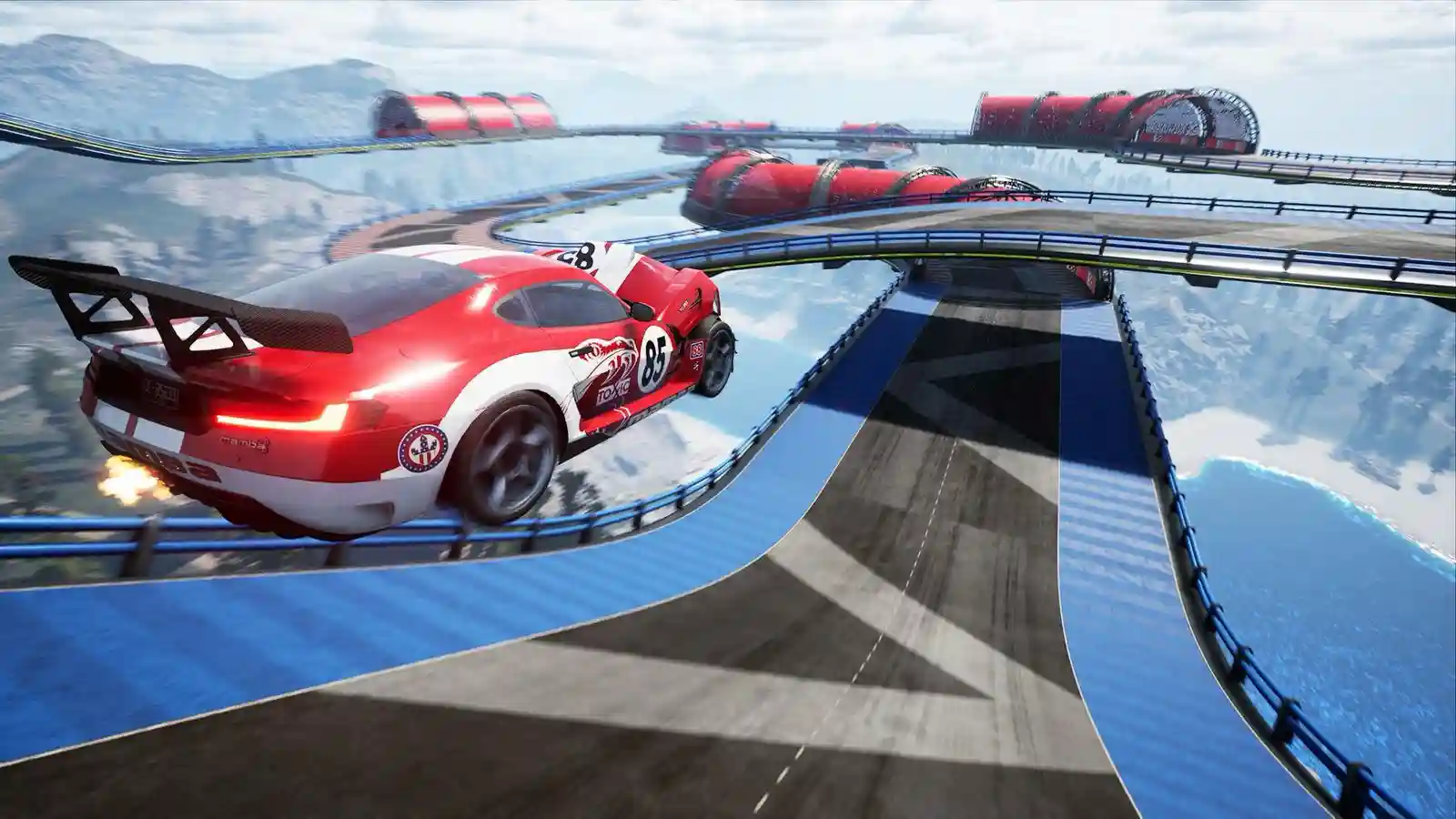 Salto ad alta velocità in Wreckreation su pista sospesa sopra il mare.