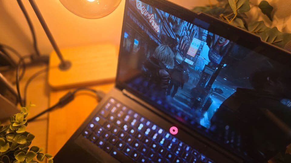 schermo oled senza rivali perfetto per lavoro e gioco