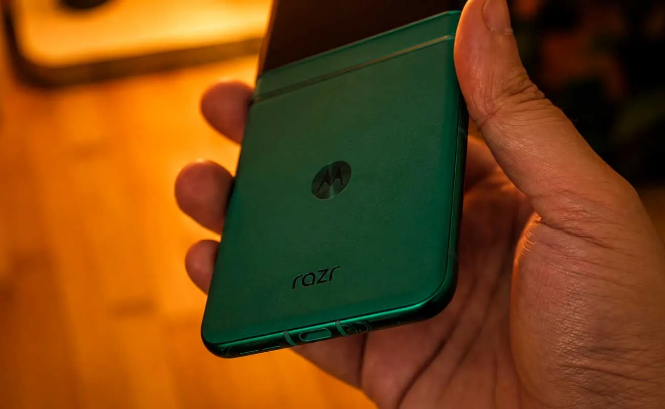 MOTOROLA RAZR 70 recensione completa samrtphone