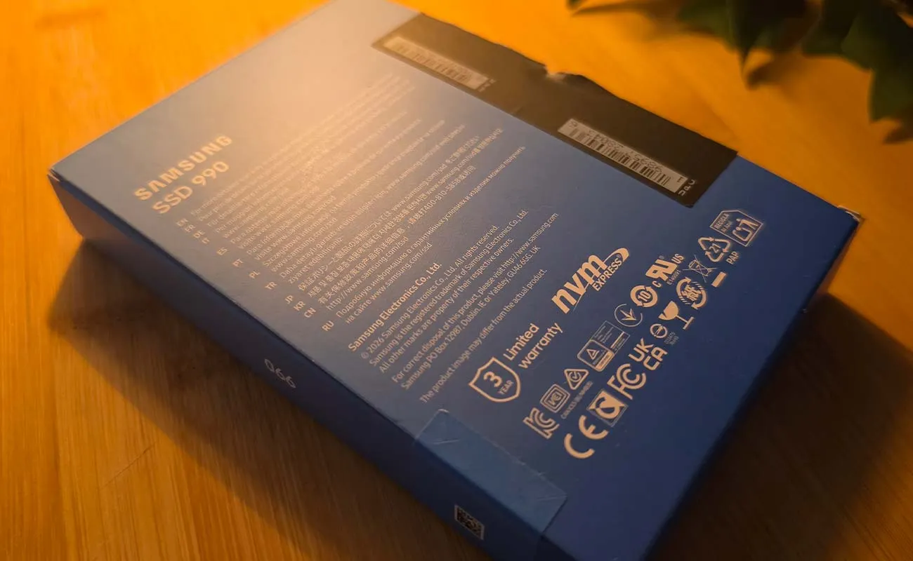 Samsung ssd imballo 990 blu