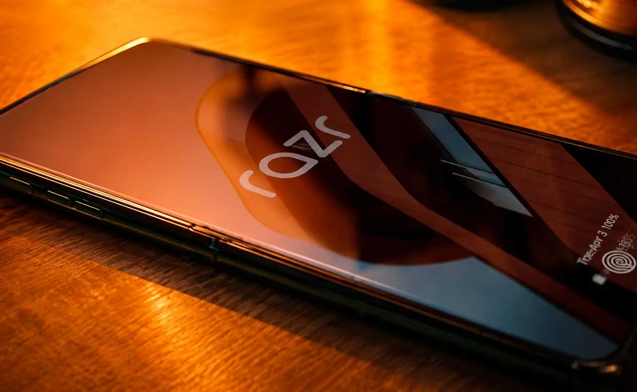 SCHERMO MOTOROLA RAZR 70 recensione completa andrea volpi