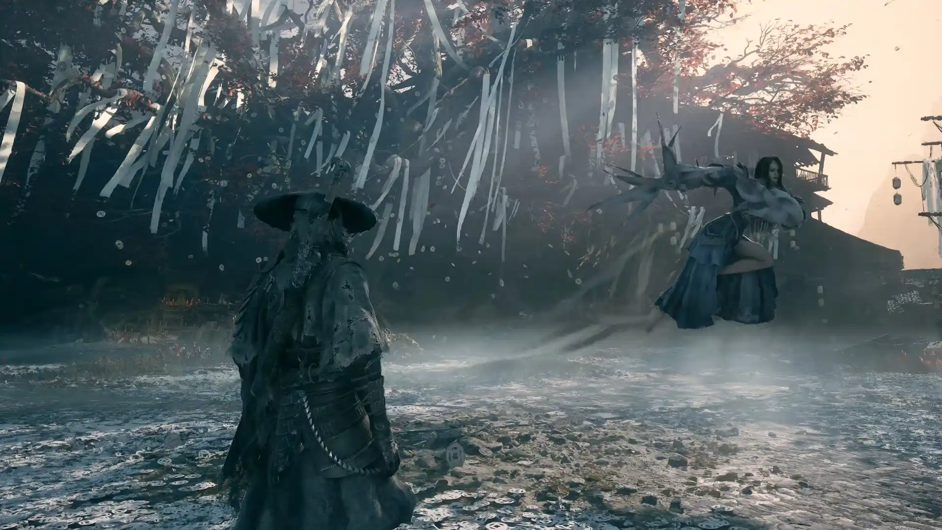 Uno screenshot di gioco in terza persona realistico di Phantom Blade Zero che mostra un protagonista stile ronin sotto la pioggia mentre affronta uno spettrale nemico fluttuante.