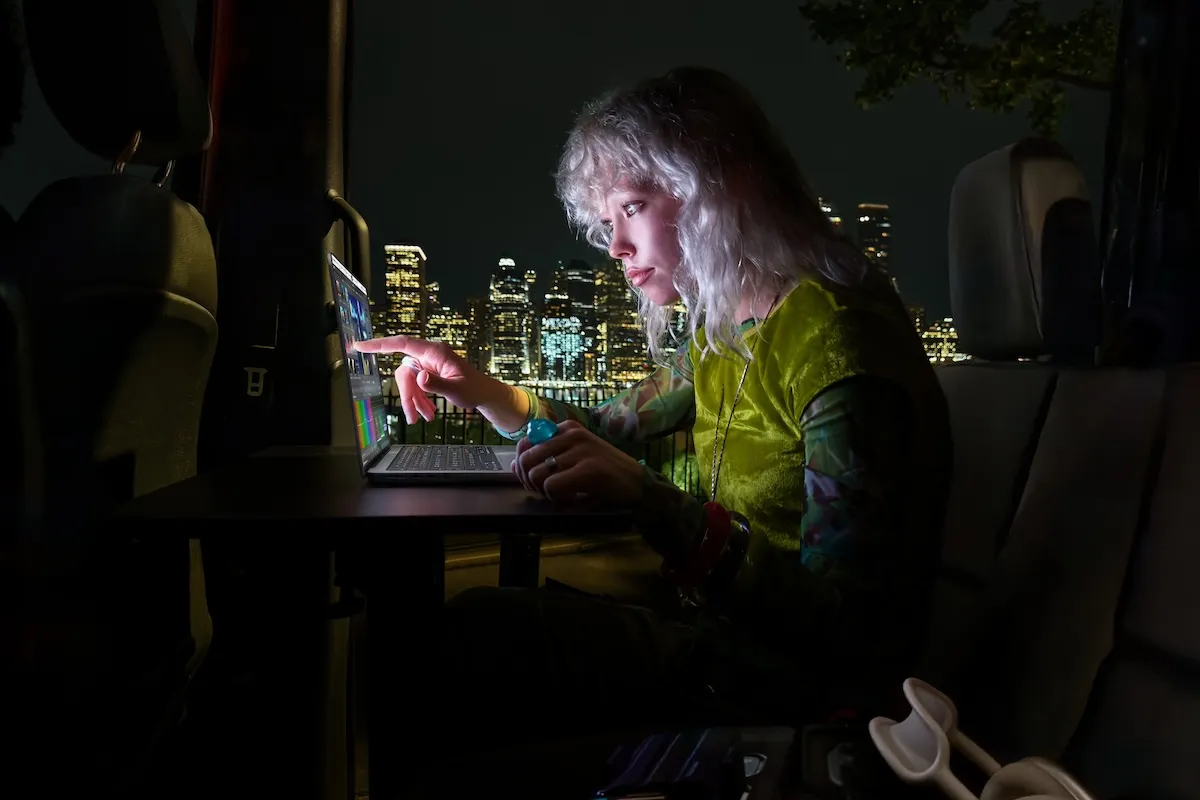 Apple presenta MacBook Pro con touch.