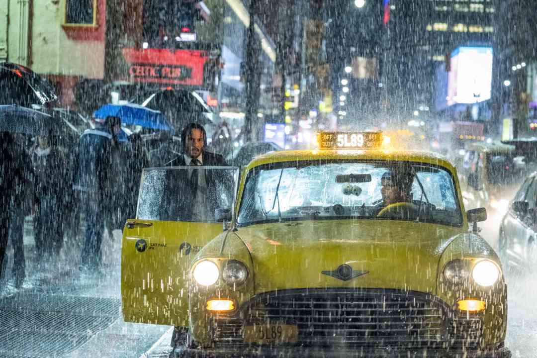 John Wick prende un taxi