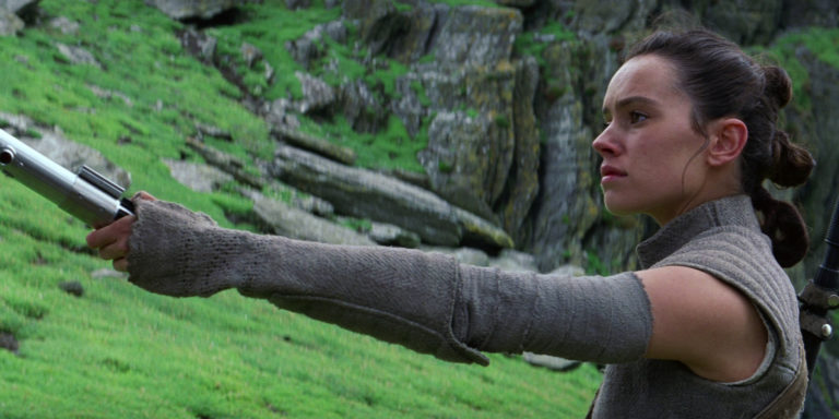 Daisy Ridley rivela la trama di Star Wars: The Last Jedi… Più o meno