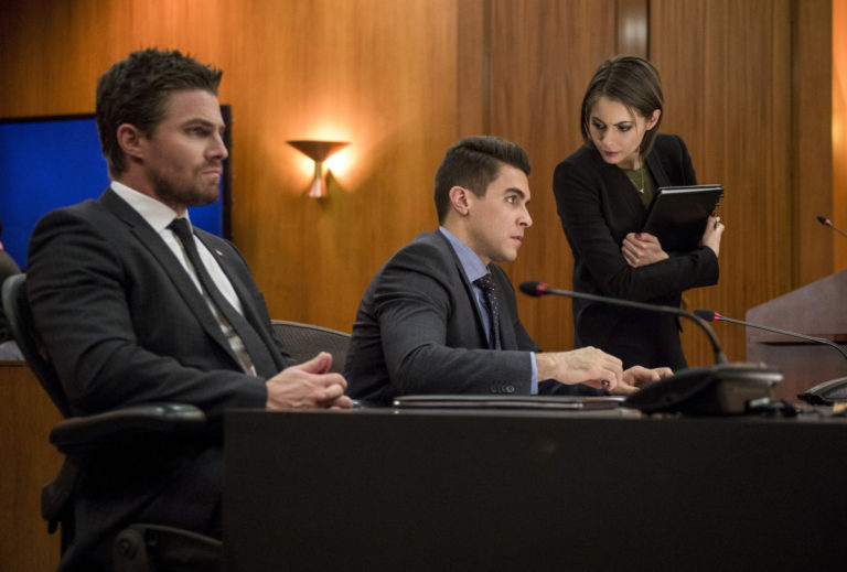 Arrow 5×15 – Fighting Fire with Fire