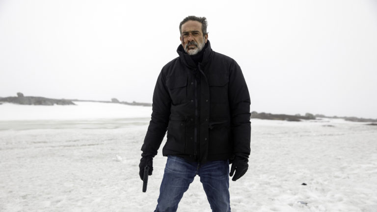 The Postcard Killings, prima foto del film con Jeffrey Dean Morgan e Famke Janssen
