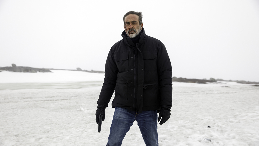 The Postcard Killings, prima foto del film con Jeffrey Dean Morgan e Famke Janssen - immagine dell'articolo