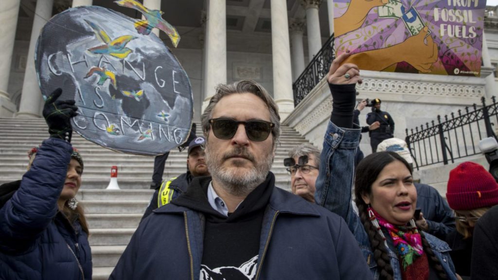 Joaquin Phoenix arrestato durante le proteste per il clima - immagine dell'articolo
