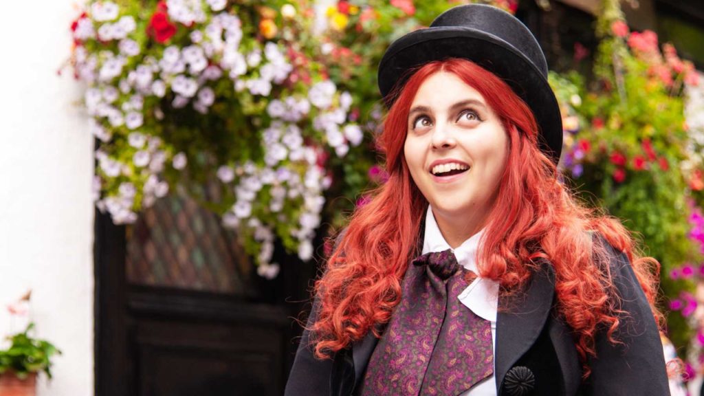 How to Build a Girl, il trailer del film con Beanie Feldstein - immagine dell'articolo