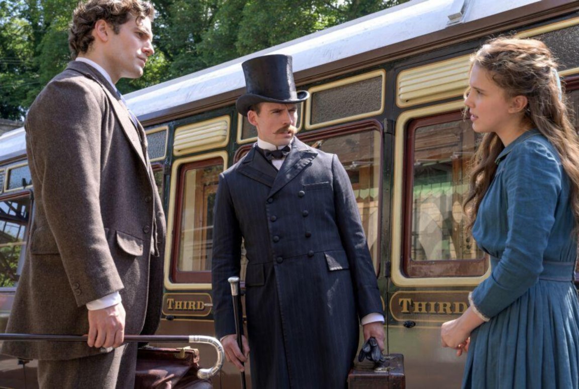 Enola Holmes, le foto di Millie Bobby Brown e Henry Cavill - immagine 1 dell'articolo
